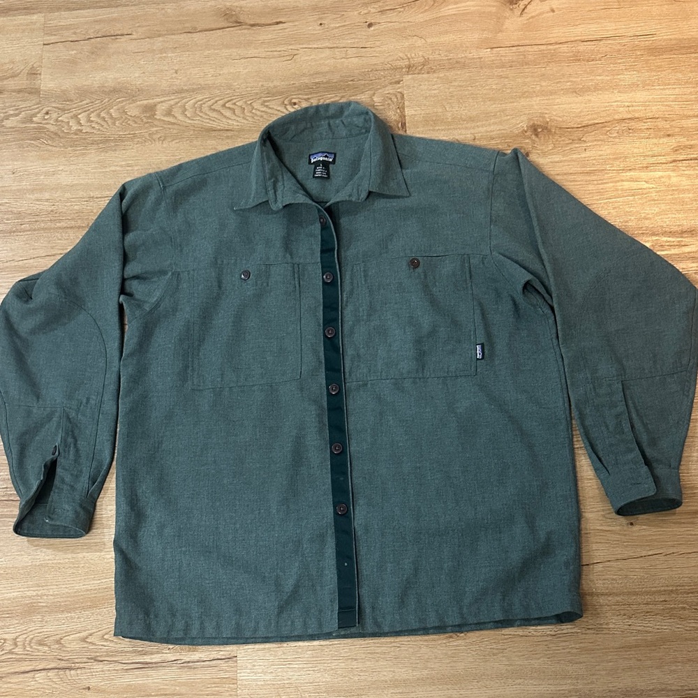Patagonia long sleeve shirts size large